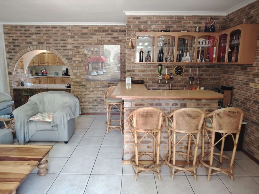 To Let 4 Bedroom Property for Rent in Ridgeworth Western Cape